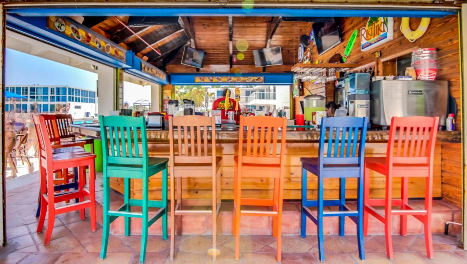 Castle Pavillon 8 Beachfront - Private Beach Access Loft With 2-Story, Pool, Tennis, Free Parking Access Miami Beach Exterior foto