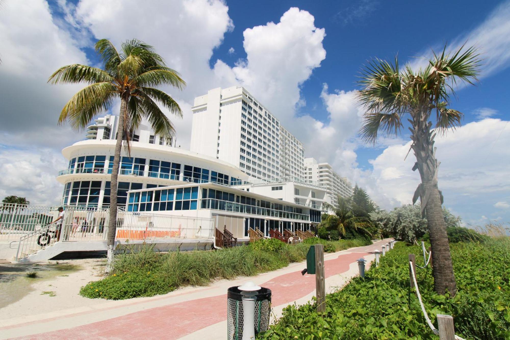 Castle Pavillon 8 Beachfront - Private Beach Access Loft With 2-Story, Pool, Tennis, Free Parking Access Miami Beach Exterior foto
